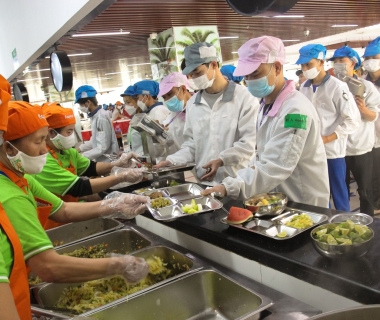 Những lý do công ty nên đặt suất ăn văn phòng cho nhân viên