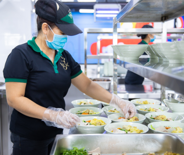 Vệ sinh an toàn thực phẩm đóng vai trò như thế nào trong suất ăn công nghiệp?